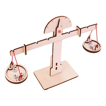 צעצועי עץ בקנה מידה עזרי הוראה בפיזיקה ניסיונית כלים חינוכיים הצעצוע איזון תלמיד
