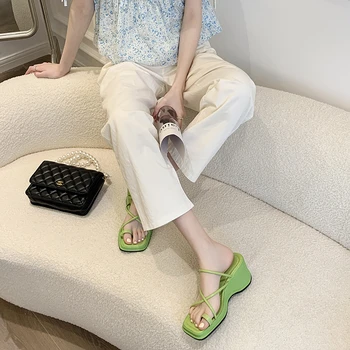 2023 סחר חוץ קוריאני גרסה עבה הבלעדית להגדיר את הבוהן נעלי נשי פלחי דק חגורת החוף מחוץ ללבוש סנדל