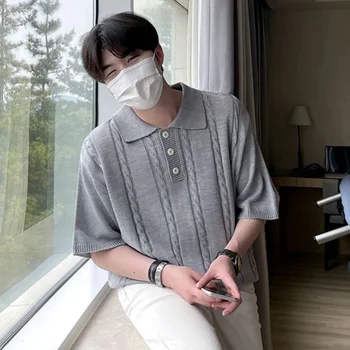 SYUHGFA אופנה לגברים שרוול קצר סריגה חולצה גברית הקיץ הקוריאני חופשי אופנתי פסים Trun-למטה צווארון סוודר 2023 חדש